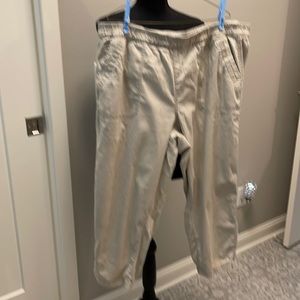 Plus size 22/24 Capri pant
